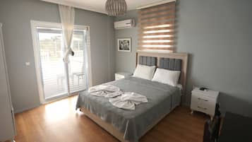 Deluxe Double Room, Pool View | Free WiFi, bed sheets