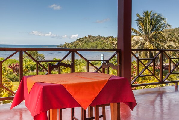 Breakfast, lunch, dinner served; local and international cuisine  - Hotel Restaurant Nautile (Nosy Boraha)