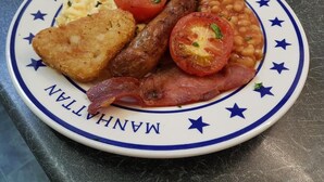 فطور إنجليزي مجانًا يوميًا