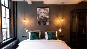 1 bedroom, premium bedding, pillow-top beds, minibar