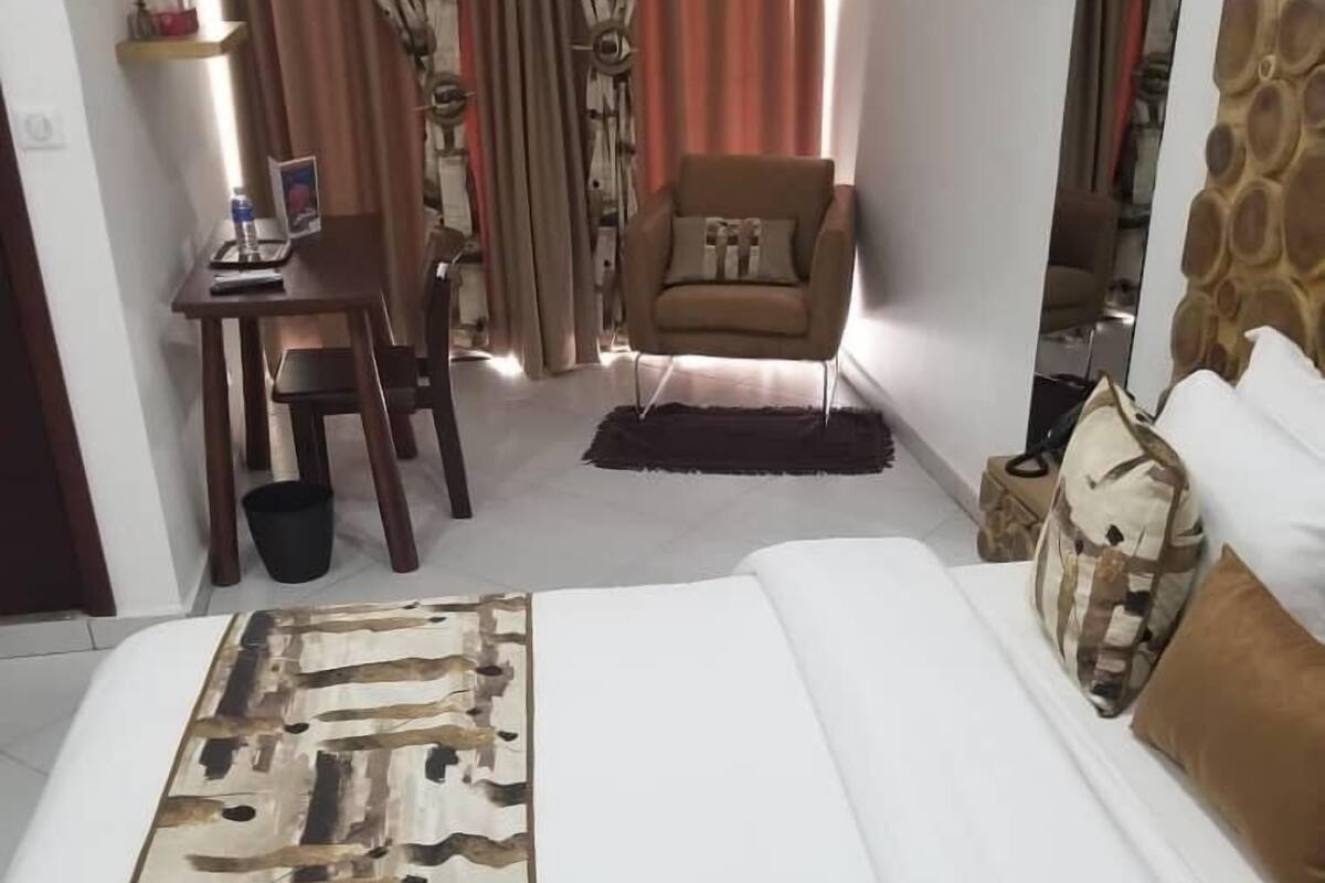 Superior Double Room, Non Smoking | Desk, blackout drapes, soundproofing, iron/ironing board (on request)