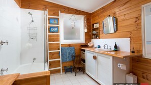 Shower - Heyley Haven, the perfect family getaway. (VENTNOR)