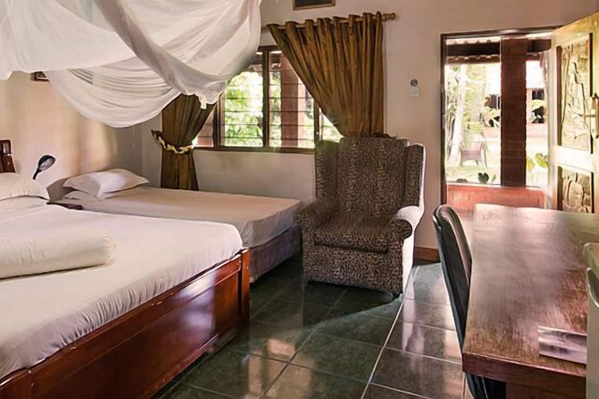 Family Room | Premium bedding, minibar, in-room safe, blackout drapes