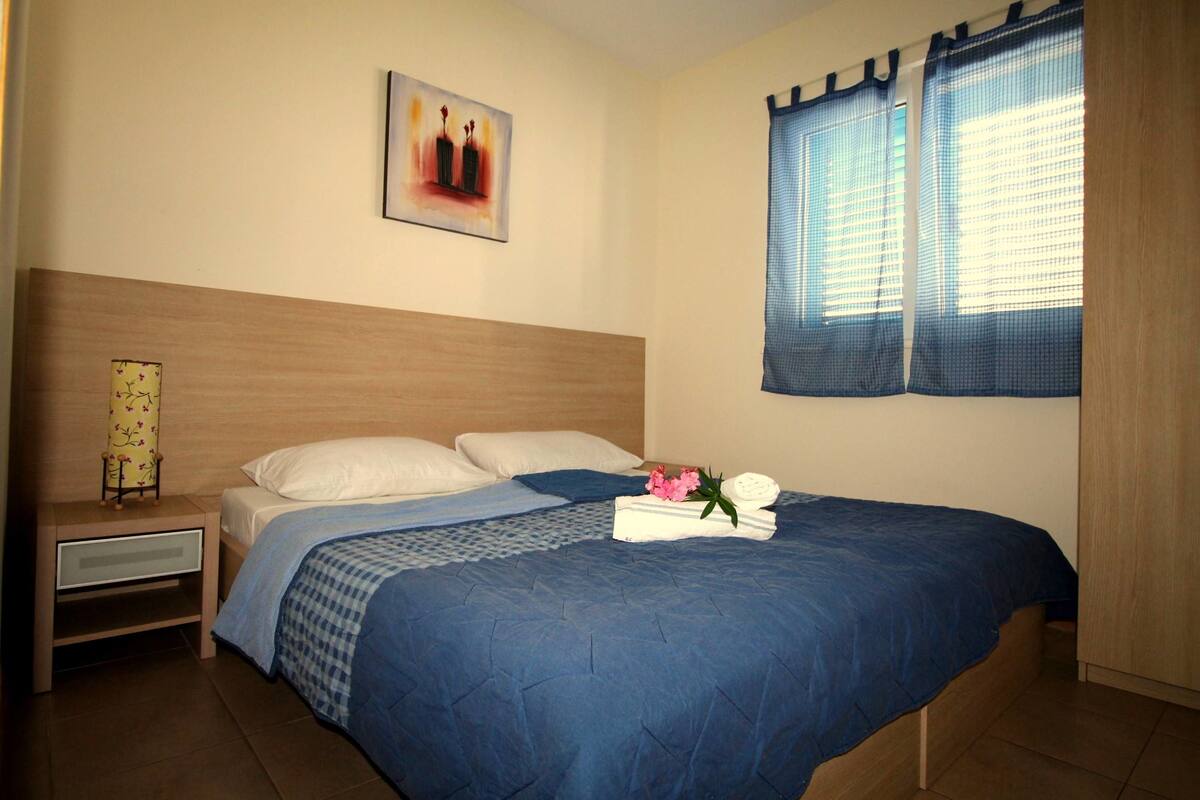 Classic Apartment, Multiple Beds, Mountain View