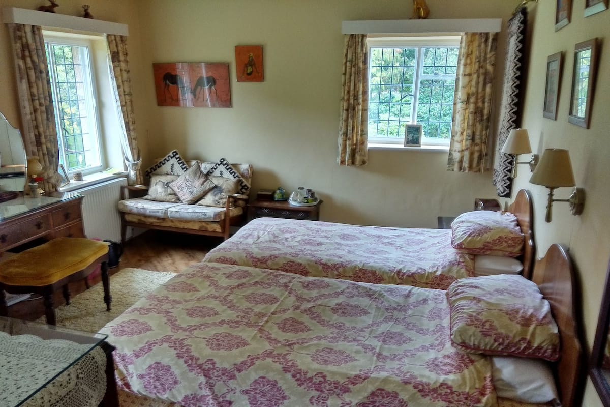 Comfort-Doppel- oder -Zweibettzimmer, 2 Einzelbetten, Gartenblick | Individuell eingerichtet, Bügeleisen/Bügelbrett, kostenloses WLAN