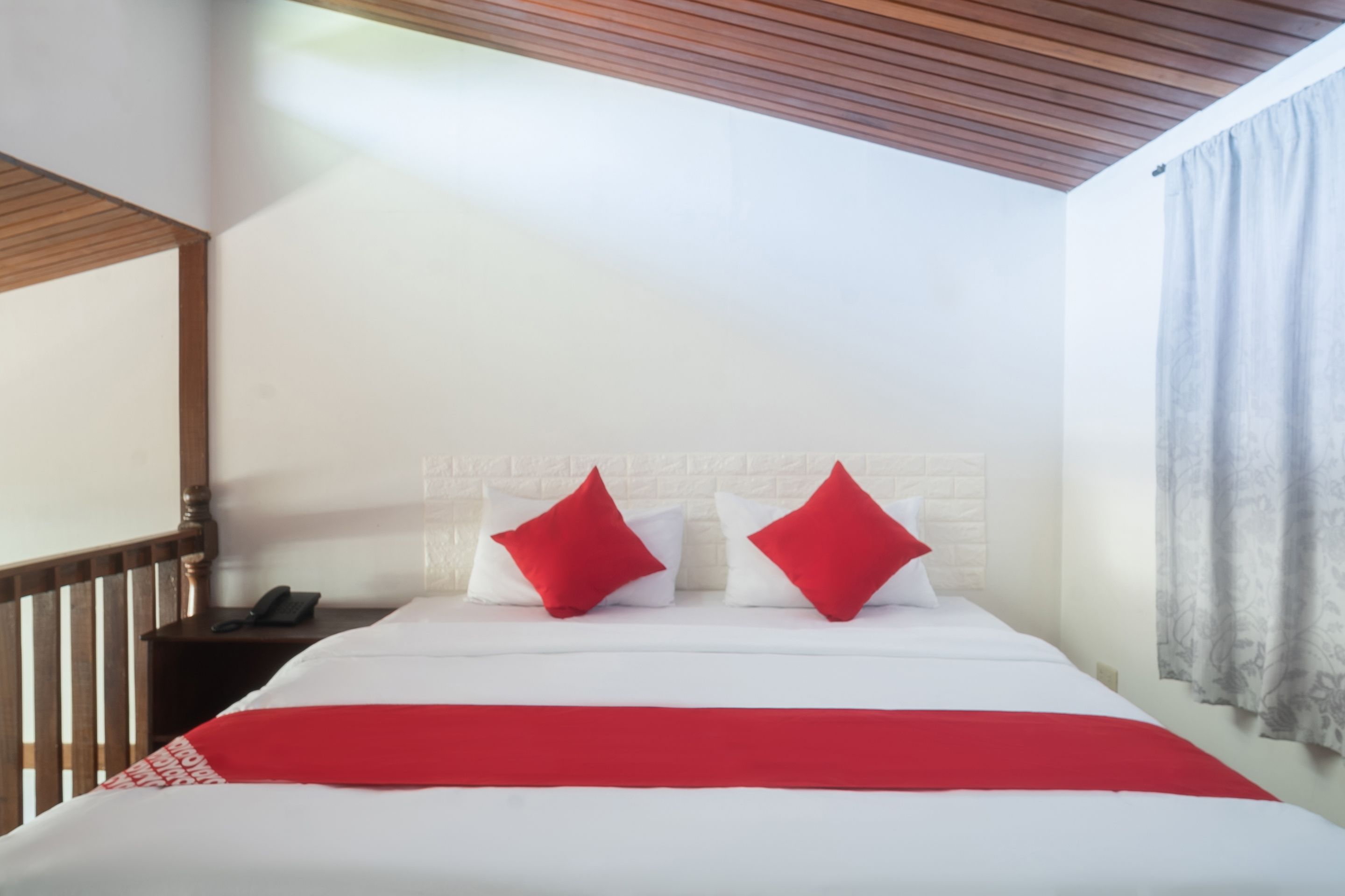 superior loft | desk, free wifi, bed sheets