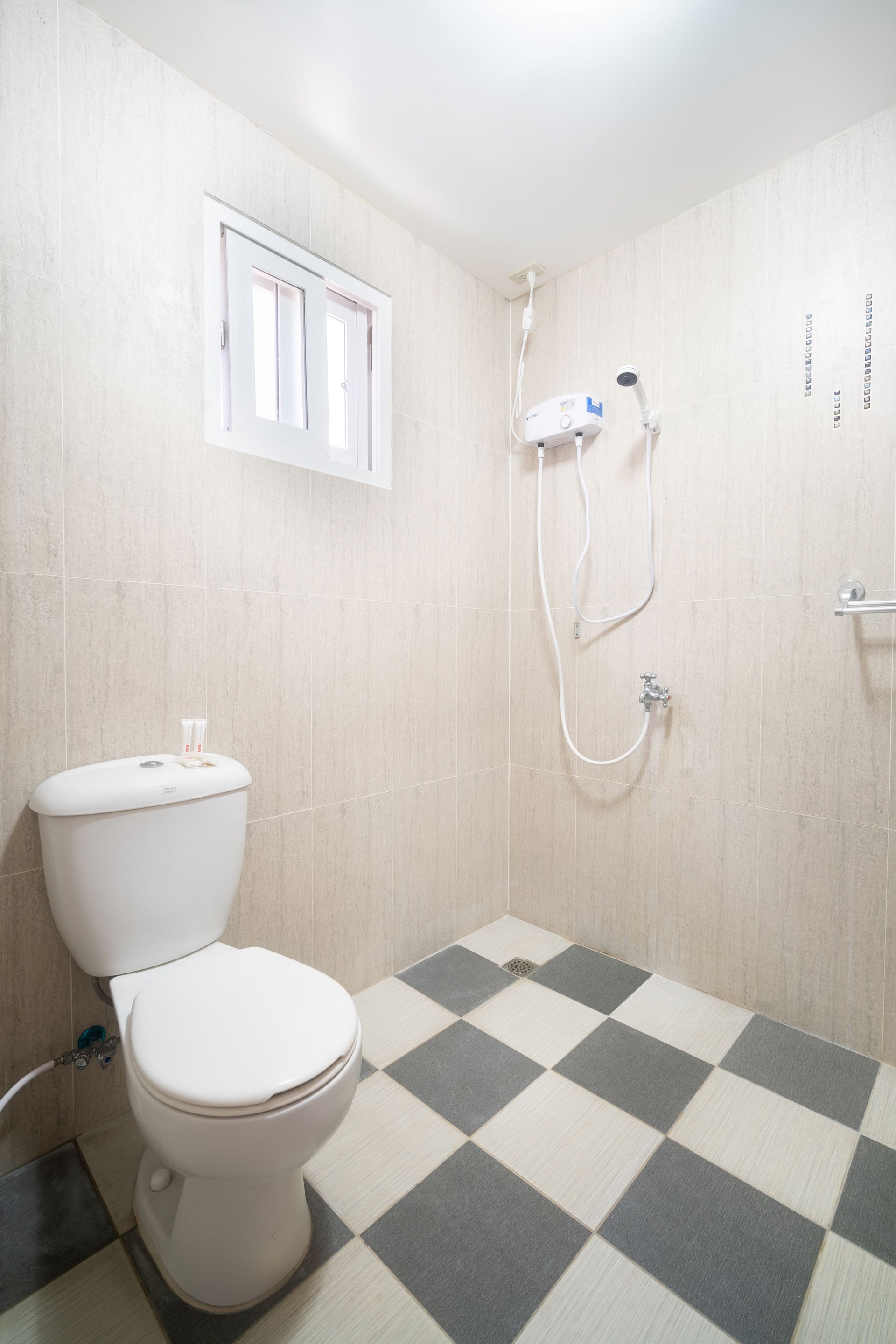 superior loft | bathroom | shower, towels