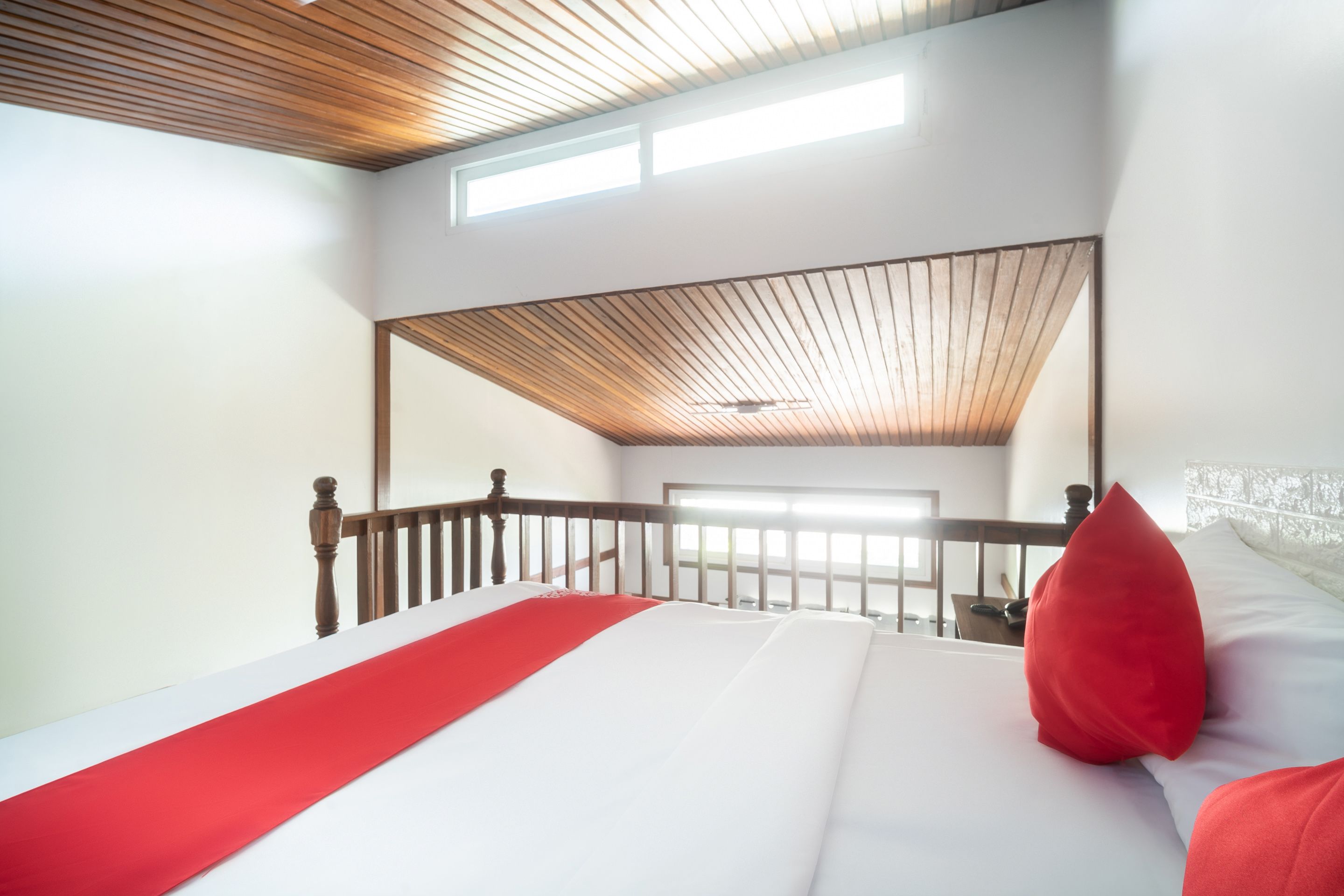 superior loft | desk, free wifi, bed sheets