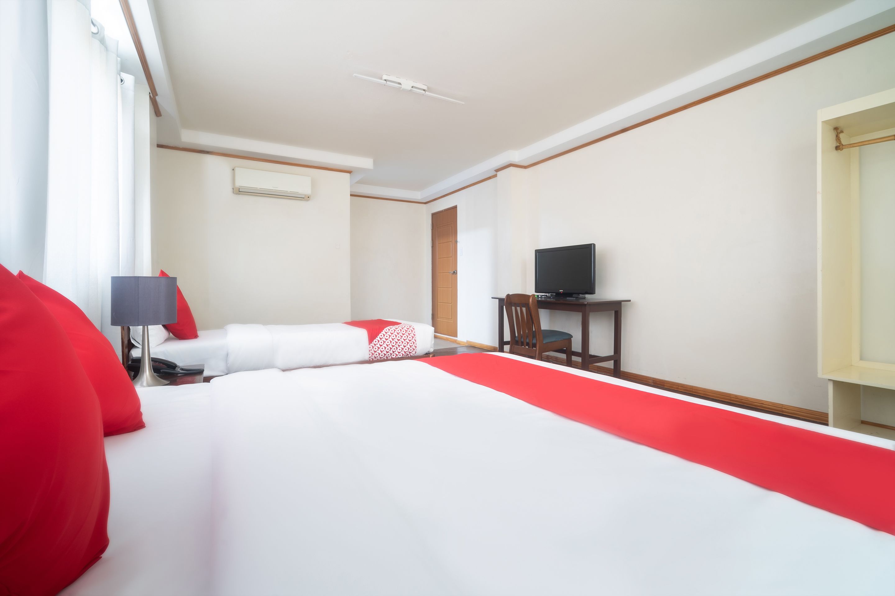 family suite | desk, free wifi, bed sheets