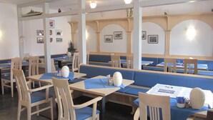Tägliches Frühstücksbuffet gegen Gebühr