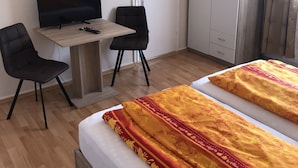 Rollaway beds (surcharge), WiFi (free) - Hotel Restaurant Slavia (Betzdorf)