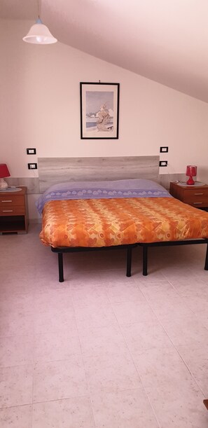 Classic Room | Desk, free WiFi, bed sheets - Le ACACIE rooms ( ex B&B ) (Termoli)