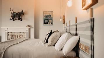 Superior Double Room, 1 Double Bed, Sea View | Individually decorated, individually furnished, iron/ironing board