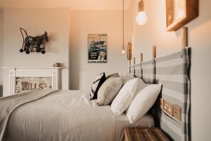 Quarto casal superior, 1 cama de casal, vista para o mar | Individualmente decorados, individualmente mobiliados