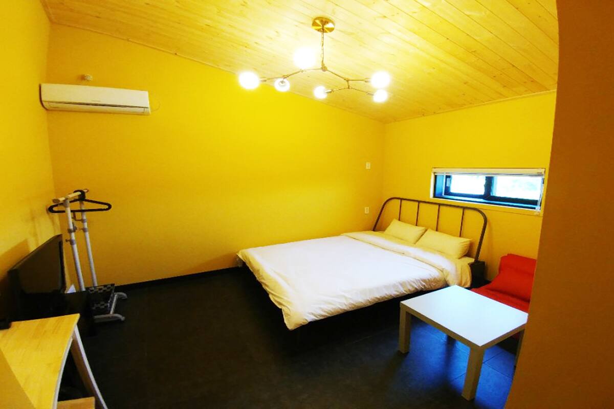 Rollaway beds, free WiFi