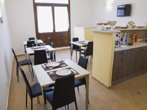 Free daily buffet breakfast