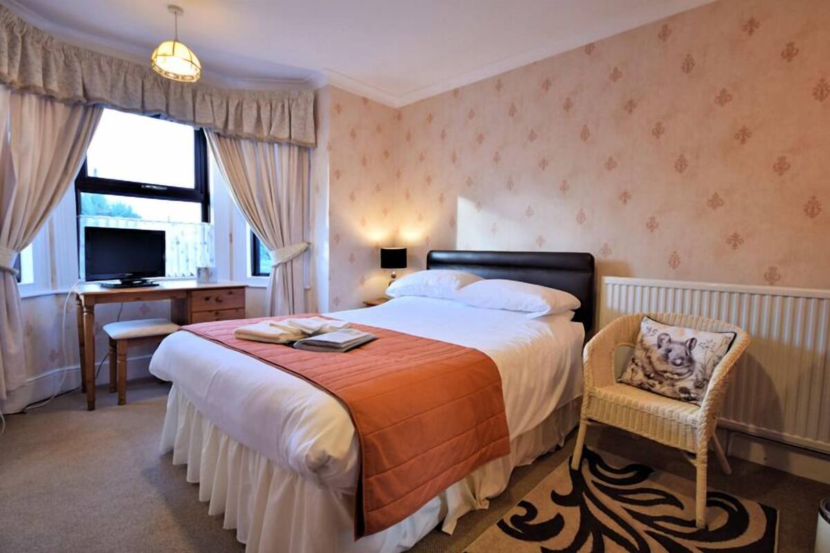 Double Room, Ensuite, Garden View | Wi-fi percuma, dihias secara berasingan 