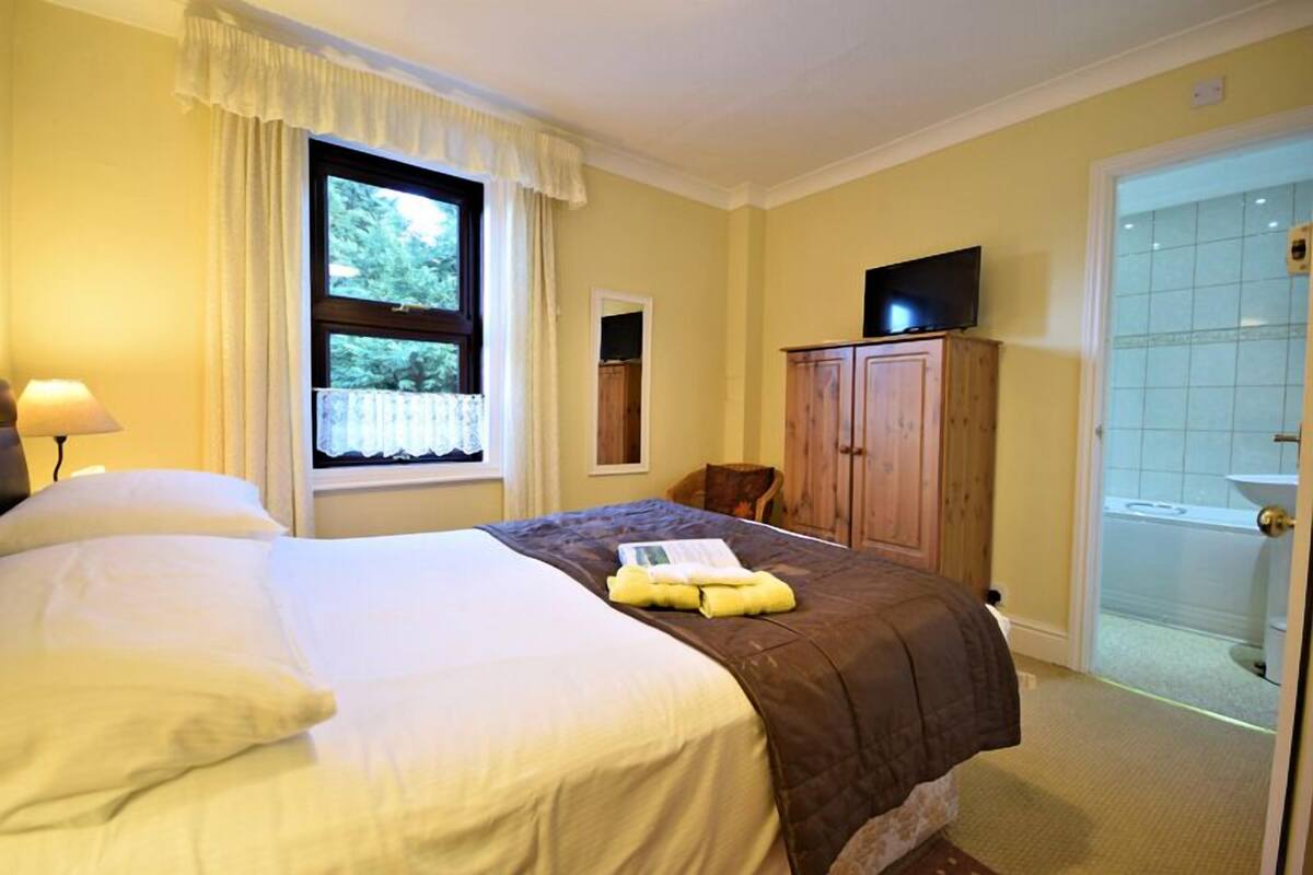 Double Room, Private Bathroom | Wi-fi percuma, dihias secara berasingan 