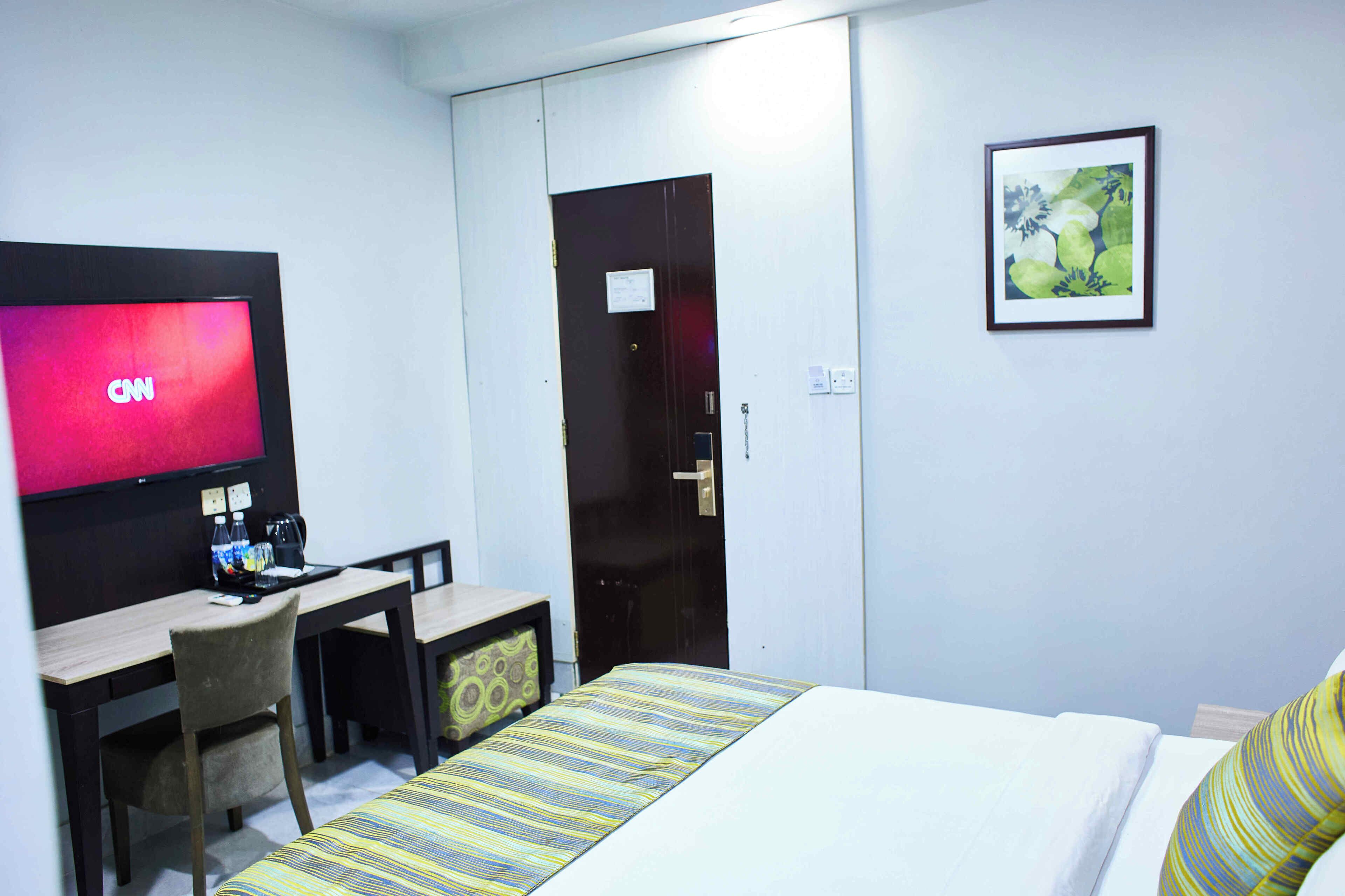 行政双人房 | 7 多间卧室、客房内保险箱、办公桌、隔音