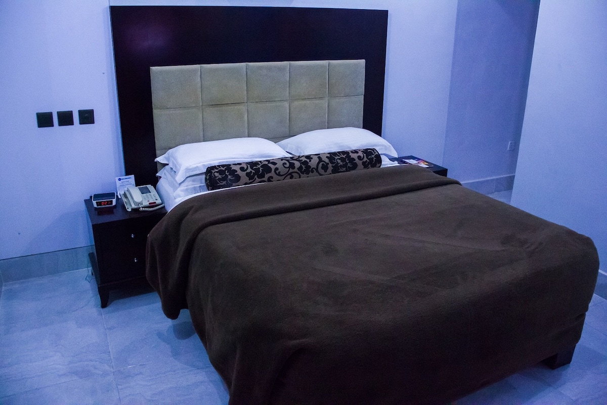 Deluxe Double Room | 7 bedrooms, in-room safe, desk, soundproofing