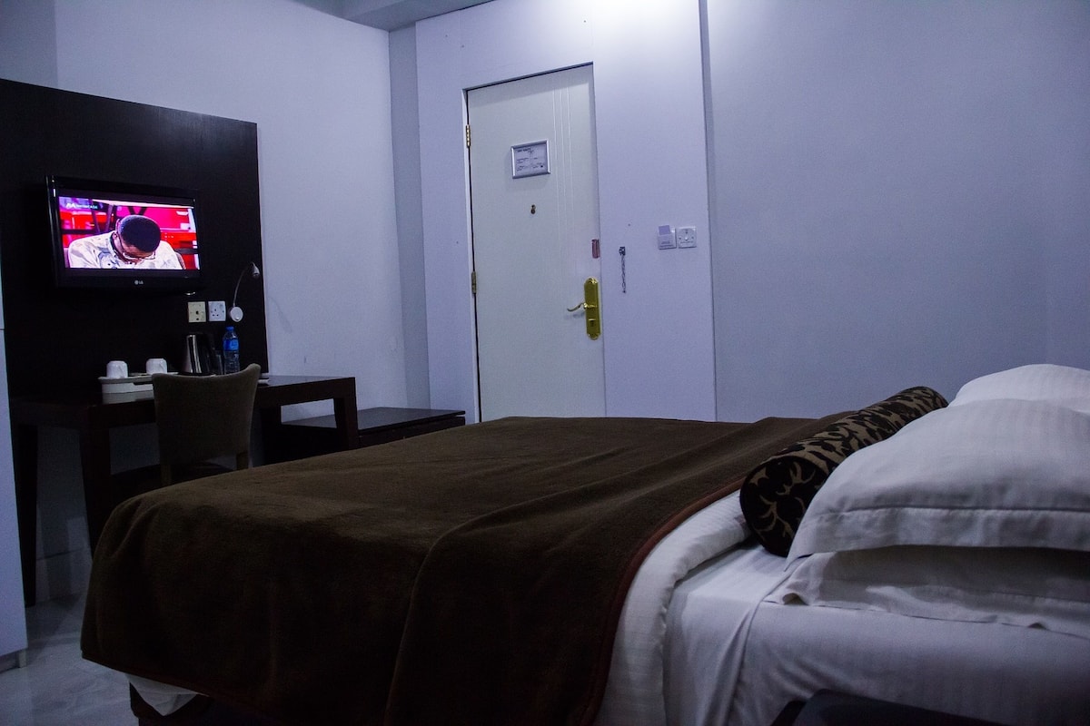 Standard Double Room | 7 bedrooms, in-room safe, desk, soundproofing