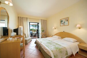 In-room safe, blackout drapes, bed sheets