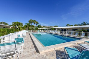 Condo, 2 habitaciones | Alberca al aire libre