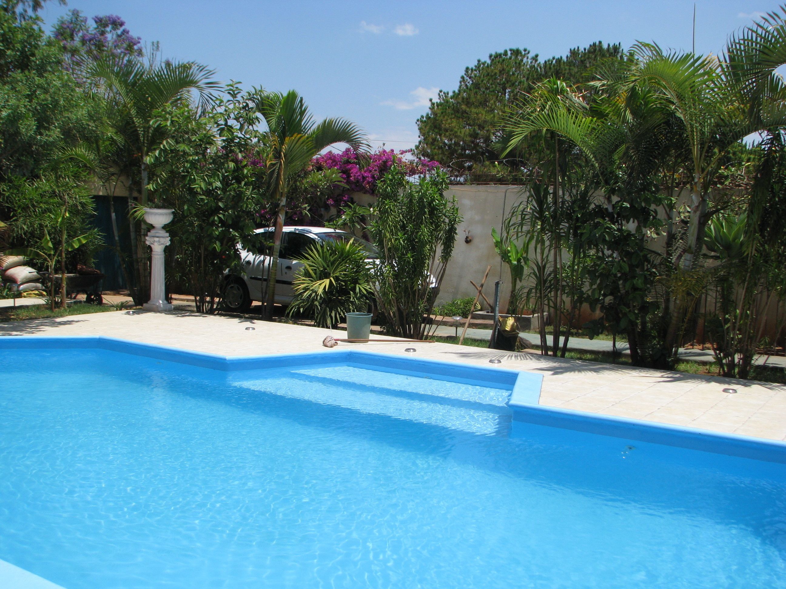 Kolam renang terbuka, kerusi lepak pantai 