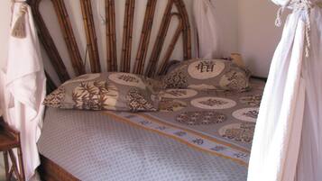 Comfort tweepersoonskamer, 1 tweepersoonsbed, uitzicht op zwembad | Een minibar, individueel gedecoreerd, individueel gemeubileerd