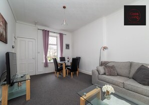 Traditional Apartment, 1 Bedroom, Courtyard View | Living area | Smart TV, Netflix - One Bedroom Apartment by Klass Living Serviced Accommodation Coatbridge - Albion Apartment with Wifi and Parking (Coatbridge)