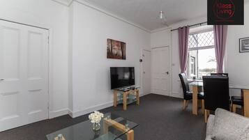 Traditional Apartment, 1 Bedroom, Courtyard View | Living area | Smart TV, Netflix