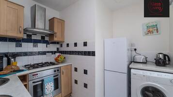 Traditional Apartment, 1 Bedroom, Courtyard View | Private kitchen | Full-size fridge, microwave, oven, stovetop