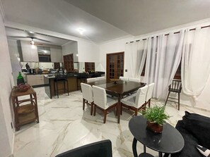 Dining - Beachfront house with pool for up to 20 people. (Bertioga)