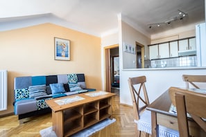 Flat-screen TV - Elegant Apartment Market Square (Warsaw)