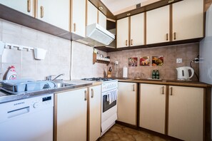 Kühlschrank, Ofen, Herdplatte, Geschirrspüler