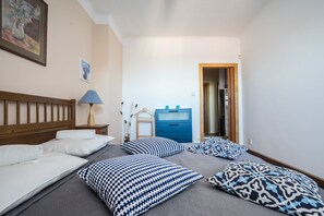 Blackout curtains, iron/ironing board, free WiFi, bed sheets - Elegant Apartment Market Square (Warsaw)