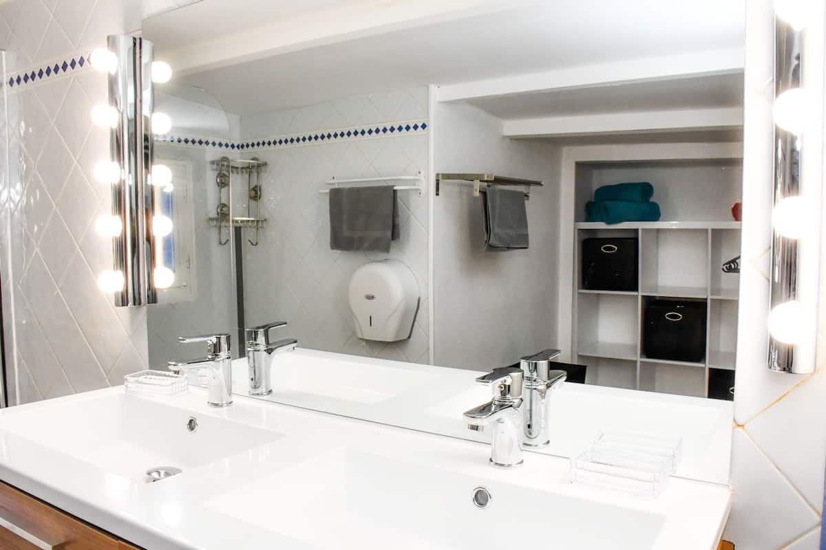 Duplex, Terrace | Individually decorated, individually furnished, blackout drapes