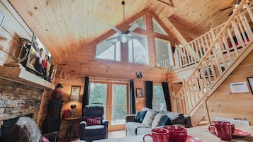 Cabin, 2 Bedrooms | Living area