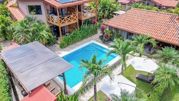 2 piscinas al aire libre, sombrillas, tumbonas