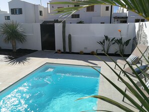 Outdoor pool, open 9:00 AM to 8:00 PM, pool loungers