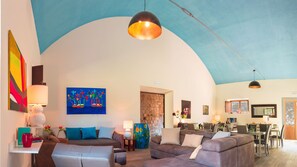 Lobby sitting area - Feudo Galefona (Gratteri)