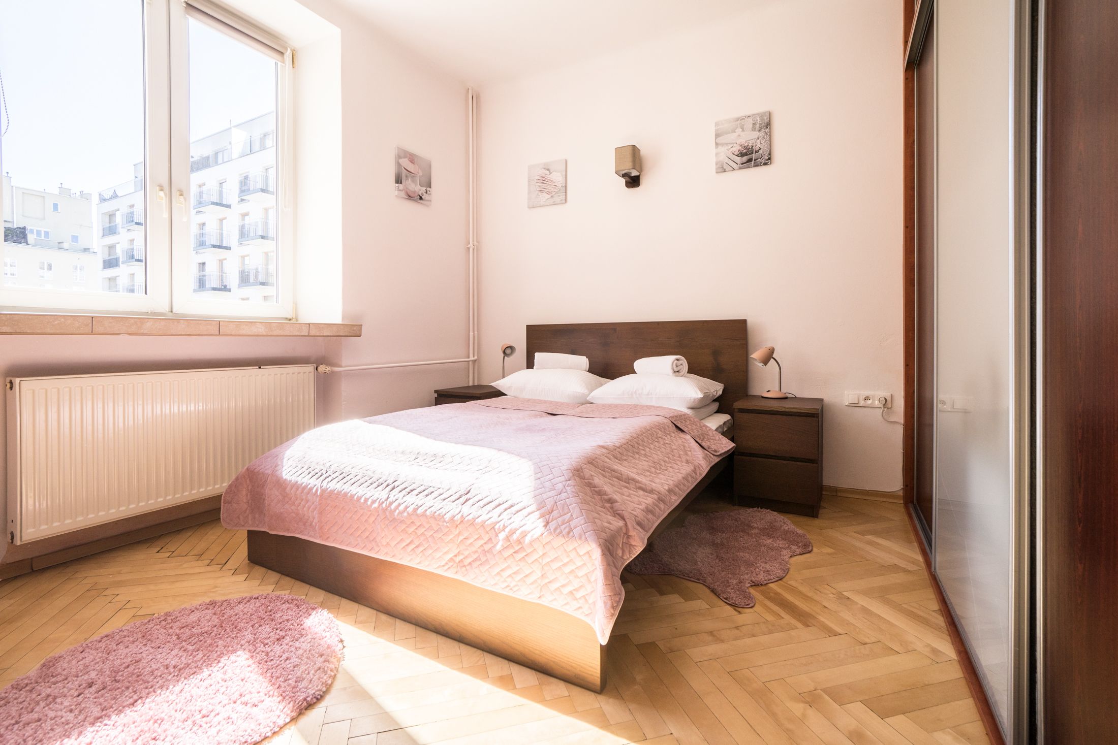 Deluxe Apartment | Desk, blackout drapes, iron/ironing board, free WiFi