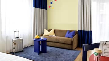 Apartment | Living area | 43-inch Smart TV with cable channels