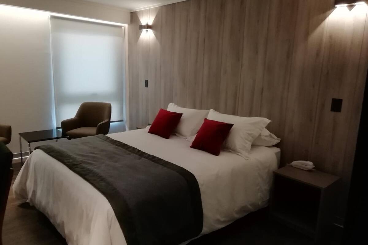 premium bedding, down duvets, minibar, in-room safe