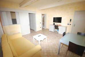 Habitación familiar doble | Caja fuerte, escritorio, cortinas opacas y sistema de insonorización
