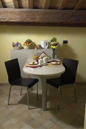 Superior Double Room | In-room dining