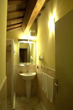Superior Double Room | Bathroom