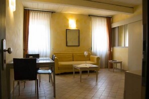 Habitación doble superior | Caja fuerte, escritorio, cortinas opacas y sistema de insonorización