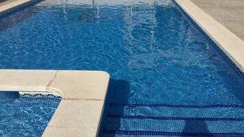 Kolam renang outdoor