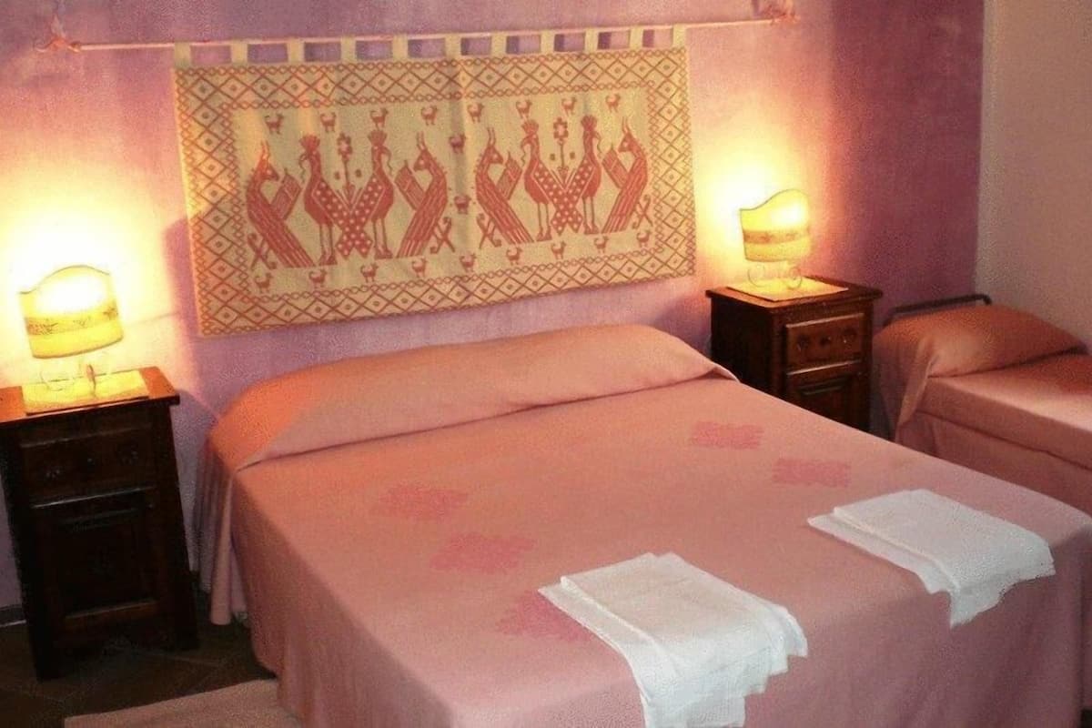 Triple Room | Free WiFi, bed sheets